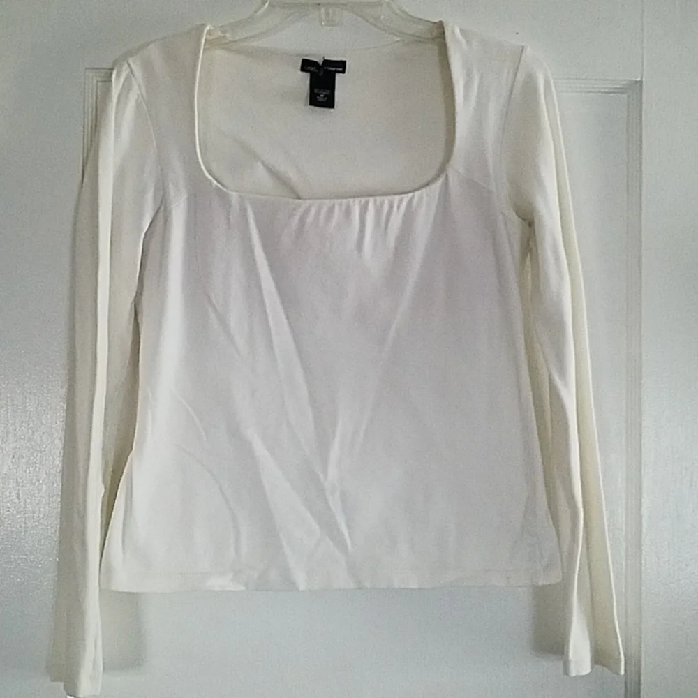 Moda International Top - Picture 2 of 6